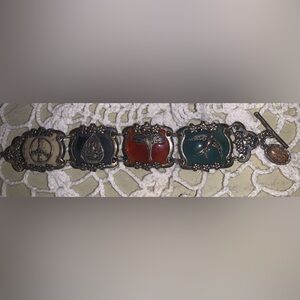 1970’s Vintage Lucite Motif Bracelet